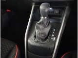 スマートキー付きです。スマートキーとは鍵を車に差し込まなくても、ドアノブを触ったりするだけで、ドアロックを解錠できます。これが凄く便利なんですよ。