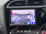 バックでの駐車が苦手な方や運転にあまり自信のない方でも後方の視界をしっかりサポート。安心して車庫入れが出来るバックカメラを装備しています!