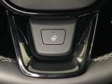 ステアリングヒーターを装備しています。ステアリングホイールにヒーターユニットを内蔵しており、冬場の寒い日も快適なドライブをサポートします。