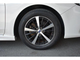 純正16インチアルミホイル/タイヤサイズは205/55R16です