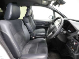 ゆったり室内で運転もしやすいです♪使い勝手の良い配置も考えられています!!