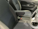 アームレスト付きです!運転の疲労を軽減してくれます♪
