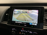 【バックカメラ】運転が苦手な方も車庫入れラクラクです!ギアをリバースに入れれば自動的に切り換わりますので、面倒な操作は不要です♪狭い駐車場もお車を傷つけず安心ですね!