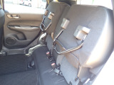 ◆チップアップ&ダイブダウン機構付【ULTR SEAT】は後席座面を左右分割で跳ね上げることができます。トランクで積載できない背の高い荷物をラクラク収納できます。ホンダ車ならではの人気装備です。