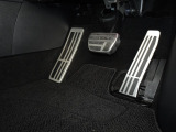 &ldquo;F SPORT&rdquo;専用アルミ製スポーツペダル&フットレスト