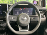 インテリアに合わせたデザインのステアリングは、運転される方のことも考え、運転しやすい形状、大きさです。是非一度、実際に触ってお確かめください。