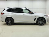中古車だけではなく、新車も多岐にわたり、正規輸入車販売を行っております。各店舗選りすぐりの仕入ネットワークの中からあなたにピッタリのお車を探します!