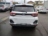バックカメラが付いているので後方確認が非常にしやすいです。今や運転初心者も熟練者も必須装備!ついていて損はないですね♪