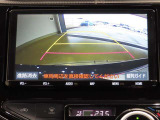 バックガイドモニターで、後方を確認しながら安心して駐車することができます。運転初心者も熟練者も必須の機能ですよ!