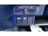 ETC付。高速道路の料金所はキャッシュレスで通過です。サービスエリア等にあるスマートインターの出入りも利用可能でとっても便利。ご納車後すぐにお使い頂けるようセットアップしてのお渡しとなります。