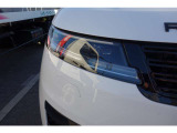 日中でも薄暗い場所や天気が悪いときに、オートヘッドランプが点灯していることで、他の車両や歩行者に自車の存在を知らせやすくなります。これが事故防止に寄与します。