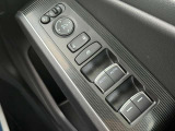 各席のパワーウインドウを手元で操作可能。使い勝手の良い設計です。