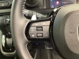 ステアリングにオーディオ操作スイッチが付いています。オーディオ画面に直接タッチしなくても操作が出来ますので、運転に集中できます。