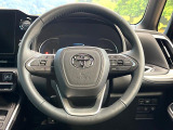 インテリアに合わせたデザインのステアリングは、運転される方のことも考え、運転しやすい形状、大きさです。是非一度、実際に触ってお確かめください。