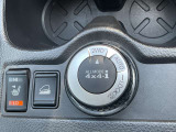 【パートタイム4WD!】 切り替えができる4WDになります。普段は2WDで燃費良く、雪道などの滑りやすい路面では4WDに切り替えて安心安全なドライブをお楽しみください。