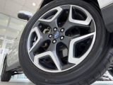 【純正18インチアルミホイール】外観にマッチした純正アルミホイールを装着しております。各種社外アルミホイールや、スタッドレスタイヤも取扱いしております。是非ご相談ください♪