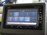 ナビゲーションは純正メモリーナビ(VXM-194VFi)を装着しております。AM、FM、CD、DVD再生、Bluetooth、フルセグTVがご使用いただけます。初めて訪れた場所でも安心ですね!