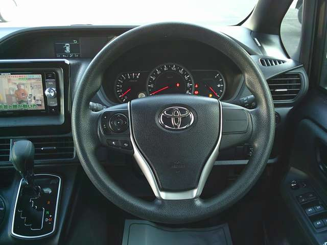 トヨタ ノア 2.0 X の中古車詳細 (110,000km, ボルドーマイカ