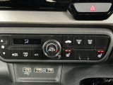 運転席、助手席にシートヒーターが付いてます。
