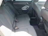 Audi正規ディーラーが高品質をお約束。高度な訓練・教育を受けたAudi専任メカニックが、100項目にもおよぶ精密な点検を実施いたします。すべてをクリアしたAudi車だけが、あなたのお手元に届けられるのです。