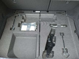 【ラゲッジスペース】パンク修理キット付き