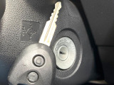 【キーレス】少し離れた場所からでもボタン一つでドアの開錠・施錠ができるのでとっても便利!ドアの鍵穴周りに傷をつけることもありません♪