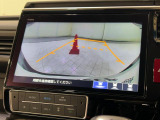 バックカメラの画像です。ガイドラインがスムースな車庫入れをサポートいたします。車庫入れの安心感がアップしますね。