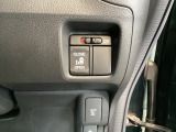 【助手席側パワースライドドア】です。リモコンや運転席のスイッチ操作で楽々自動開閉。