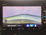 【バックカメラ】運転が苦手な方も車庫入れラクラクです!ギアをリバースに入れれば自動的に切り換わりますので、面倒な操作は不要です♪狭い駐車場もお車を傷つけず安心ですね!