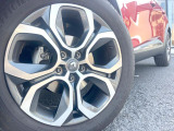 ●純正18インチアルミホイール:輸入車ならではの卓越した走りを支えるホイールと足回りです!日本車の走りに慣れている方にもぜひ体感して頂きたいほど、高いレベルでまとまっています!