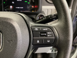 ハンドル右側にはクルーズコントロールのスイッチが装備され運転中の操作も安心して行えます。