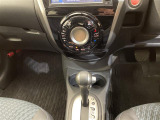 【オートエアコン】車内温度を感知して自動で温度調整をしてくれるのでいつでも快適な車内空間を創り上げます!