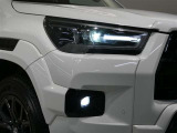LEDヘッドランプ。消費電力も少なく寿命も長いのがLEDの特徴。HIDのような点灯のタイムラグもなくパッと明るくなるのも特徴です。