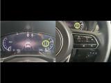 【 MRCC 】ミリ派レーダーで前方の走行車との車間距離を認識。30から100km/hの範囲で、自動追従走行を可能にしています。