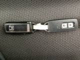 スマートキーです!!今や標準の装備になりつつありますよね!!ドアロック・アンロックも便利です!!