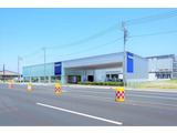 ボルボ・カー平塚店は国道129号線沿い、厚木南ICから車で10分ほどとアクセスも良好です。展示場では認定中古車を含み60台以上を展示しております。