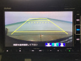 【バックカメラ】運転が苦手な方も車庫入れラクラクです!ギアをリバースに入れれば自動的に切り換わりますので、面倒な操作は不要です♪狭い駐車場もお車を傷つけず安心ですね!