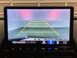バックでの車庫入れも安心です! リアカメラが付いているバックモニター付のナビを装備しております。操作線もついており距離感も画面から確認できます。