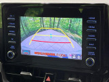 【バックカメラ】駐車時に後方がリアルタイム映像で確認できます。大型商業施設や立体駐車場での駐車時や、夜間のバック時に大活躍!運転スキルに関わらず、今や必須となった装備のひとつです!