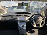 【運転席・インパネまわり】ハンドル・シート・フロアーなど隅々までプロによるクリーニング済み☆彡キレイな車内でドライブが一層快適にお楽しみいただけます!!