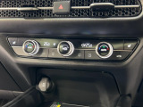 運転席と助手席の温度設定の変更が可能な左右独立タイプのデュアルエアコンです♪♪♪暑がりな人・寒がりな人も誰もが車内を快適にお過ごしいただけます♪♪♪