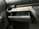 助手席側に引き出しあります☆小物の収納に便利に使えます♪
