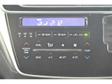 左右独立温度コントロールフルオートエアコンです。運転席、助手席それぞれで独立して温度設定ができます。冷え性の方が乗っても安心ですね♪
