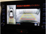 パノラミックビューモニター付きです。車両を上から見たような映像をディスプレイオーディオ画面に表示。運転席からの目視だけでは見にくい、車両周辺の状況をリアルタイムでしっかり確認できます。