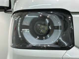 LEDヘッドライトは、点灯の瞬間から最大光量を発揮し、突然暗くなるトンネルなどでの安定感を高めます。