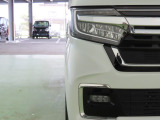 LEDヘッドライトは、点灯の瞬間から光量を発揮し、突然暗くなるトンネルなどでの安定感を高めます。
