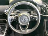 インテリアに合わせたデザインのステアリングは、運転される方のことも考え、運転しやすい形状、大きさです。是非一度、実際に触ってお確かめください。