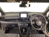 【前方視界】開放的な前方視界!運転がしやすく疲れにくいです♪窓が大きく、見通しがとっても良いおクルマですよ♪