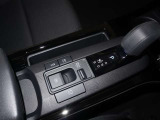 電気式のパーキングブレーキになります。指一本で補助ブレーキのON.OFFが可能です。