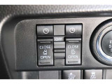 スライドドアの開閉は、ドアハンドルはもちろん運転席からのスイッチ操作でも可能です。お子様の送迎時の乗り降りも一段と楽になります。